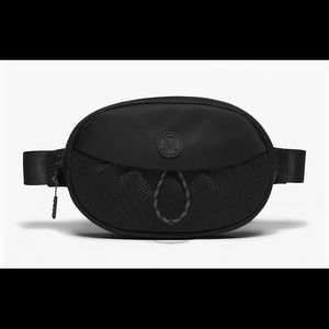 Lululemon take it on Belt Bag. black